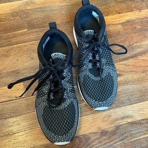 Vionic sneakers/tennis shoes, 7.5